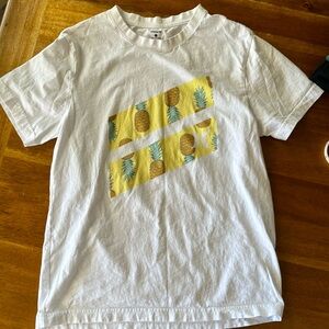 Mens small pineapple tee